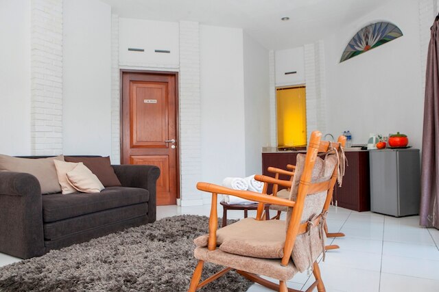 レッドドアーズ プラス ニア ダゴ パーカル