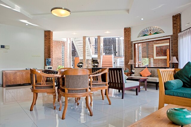 レッドドアーズ プラス ニア ダゴ パーカル