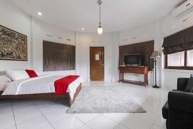 レッドドアーズ プラス ニア ダゴ パーカル