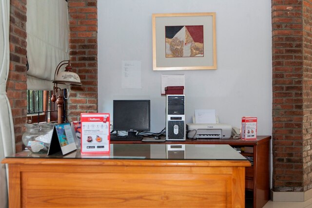 レッドドアーズ プラス ニア ダゴ パーカル