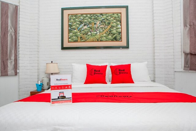 レッドドアーズ プラス ニア ダゴ パーカル