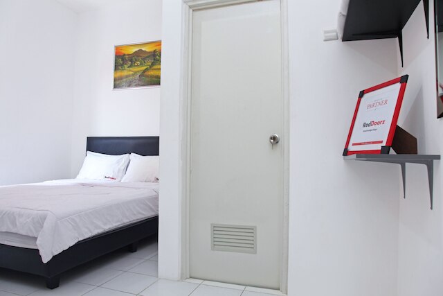 レッドドアーズ ニア パンタイ リア ケンジェラン