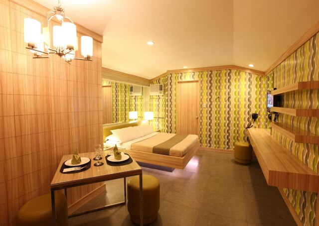 ヴィクトリア コート エスカープメント - パシグ