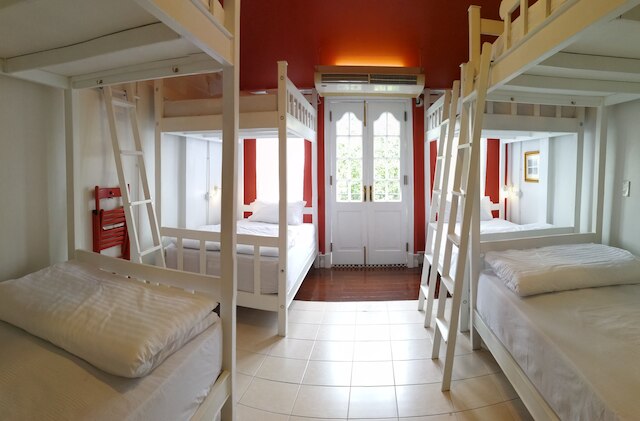 ベッド イン タウン - ホステル