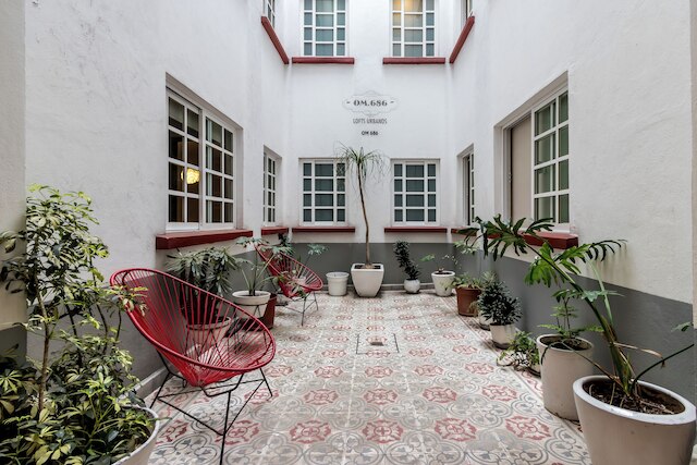 OM686 アーバン ロフツ ショートロング ステイズ