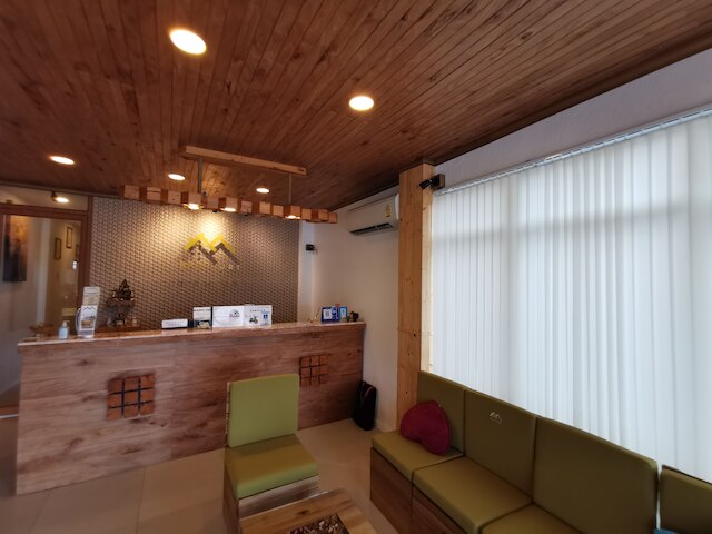 バーン URT スラートターニー エアポート ホテル