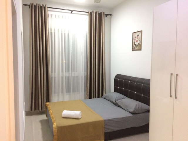 シティ リビング ウィズ パノラミック シー ビューズ アット ダンガ ベイ