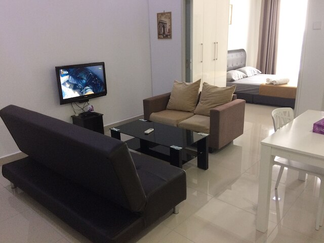 シティ リビング ウィズ パノラミック シー ビューズ アット ダンガ ベイ