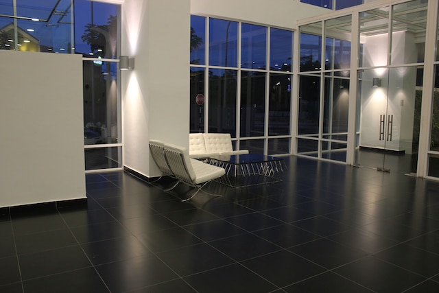 シティ リビング ウィズ パノラミック シー ビューズ アット ダンガ ベイ