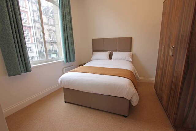 ザ キャッスル コレクション - 25 キャッスル ストリート