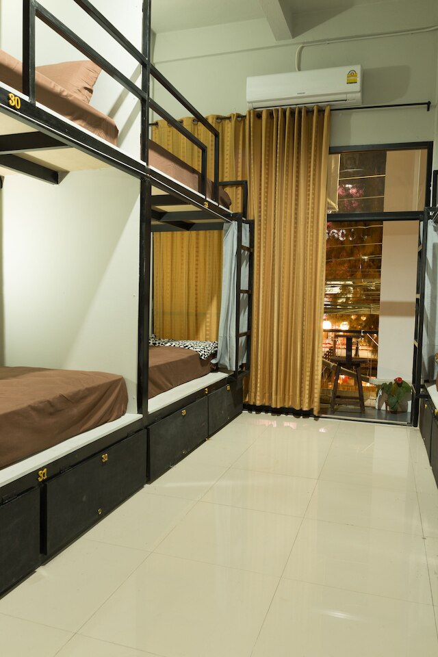 アイリス ホステル