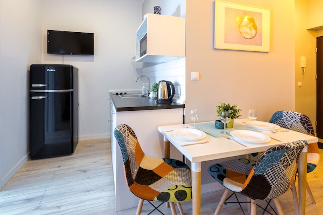 フレンドハウス アパートメンツ - アベニュー