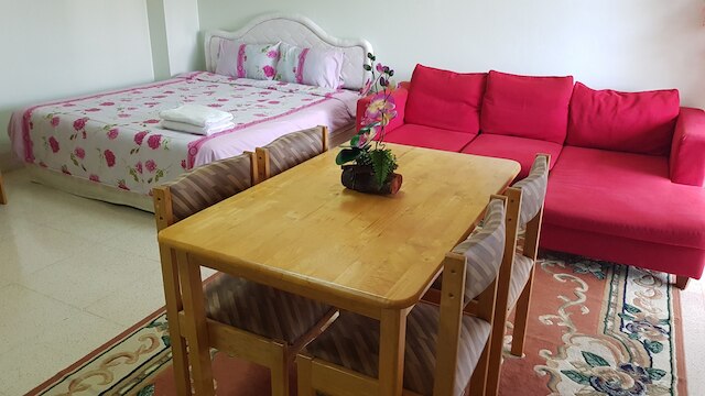 エーク ウドーン アパートメント