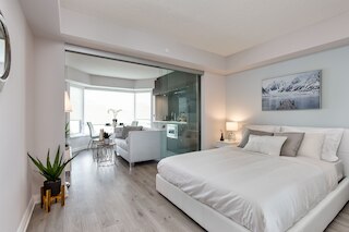 クイックステイ - クラッシー 1 ベッドルーム イン ヨークビル (ヤング & ブロアー)