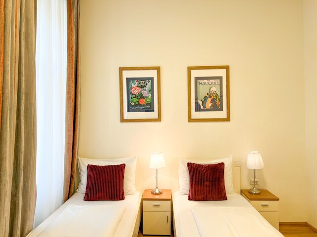 リース・シティ・ルームズ - セルフ・チェックイン