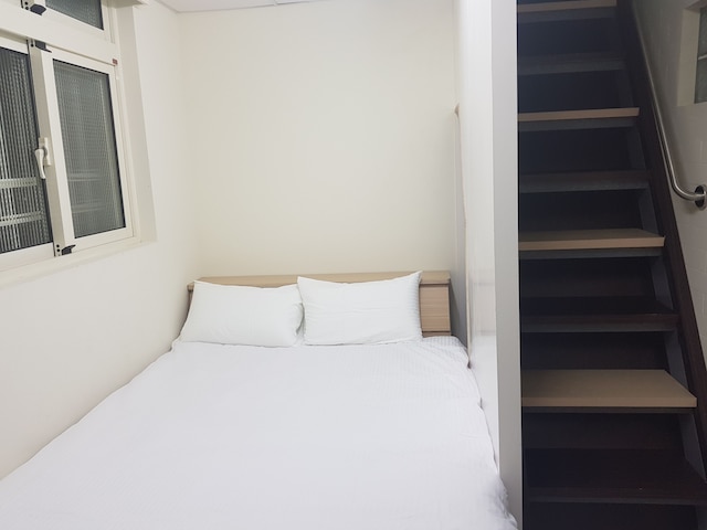 フェンジア ライン スタック (逢甲行棧)