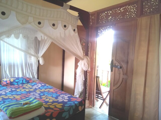 ポンドック インダ バンガロー ビンギン