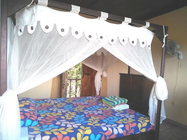 ポンドック インダ バンガロー ビンギン