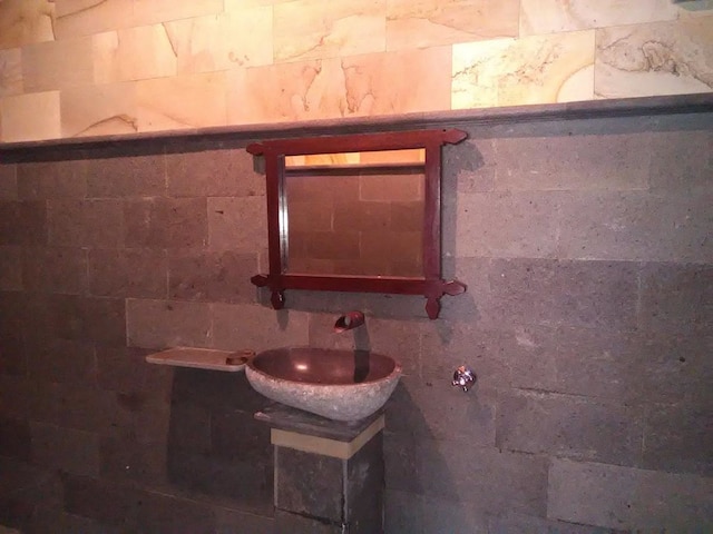 ポンドック インダ バンガロー ビンギン