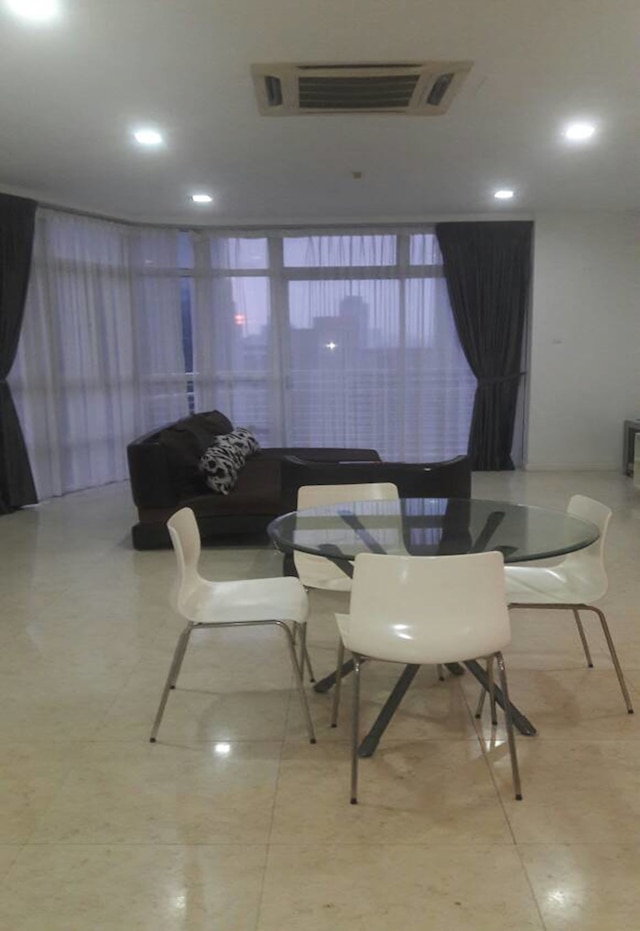 NS エレガント ドウェリング イダマン レジデンス