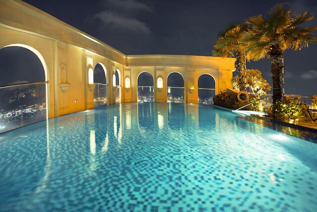 アミ スプレンディッド ルーフトップ プール