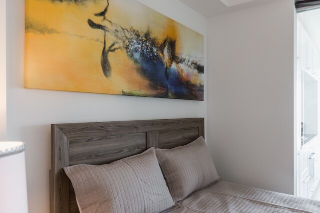 クイックステイ - シック イン ヨークビル (ヤング & ブロアー)