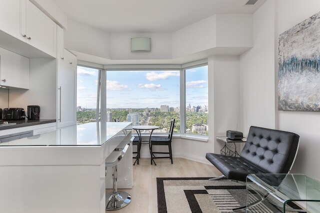 クイックステイ - シック イン ヨークビル (ヤング & ブロアー)