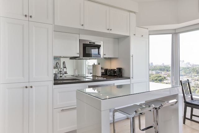 クイックステイ - シック イン ヨークビル (ヤング & ブロアー)