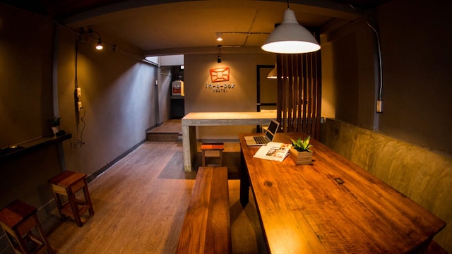 イン ア ボックス ホステル