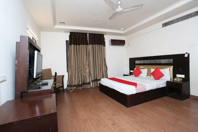 OYO 6845 ザ グランド ホテル