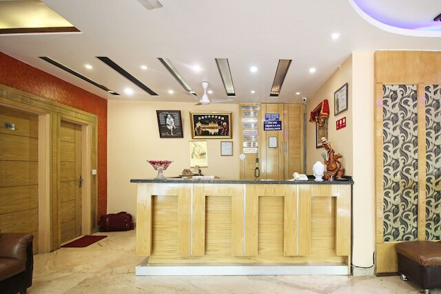 OYO 6096 ホテル マハラニ パレス