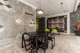 レッドドアーズ プラス アット チペテ ダマイ