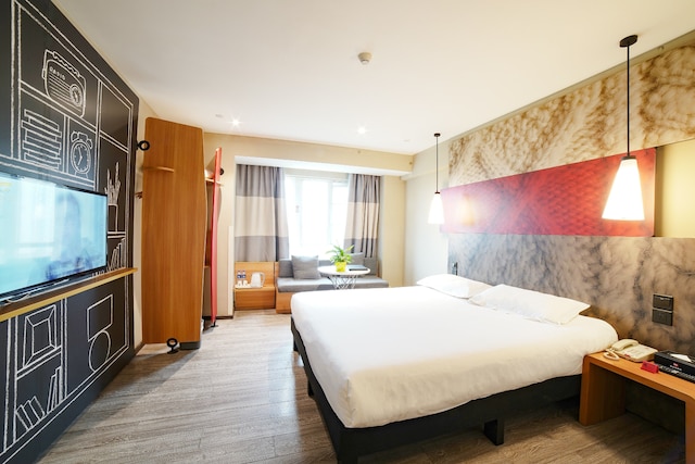 イビス 成都 ウエスト ジンチュイ ロード (宜必思成都荊翠西路店)