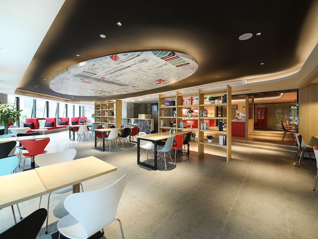 イビス 成都 ウエスト ジンチュイ ロード (宜必思成都荊翠西路店)