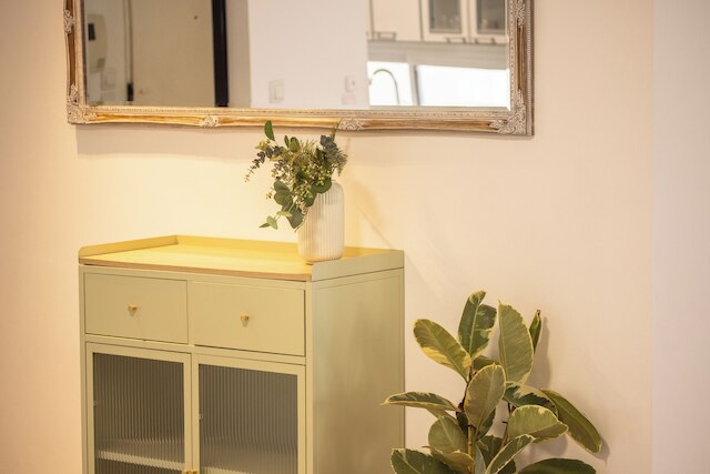 シック 3 ベッドルーム アパートメント オン ザ ビーチ バイ シー アンド レント