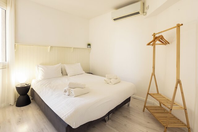 シック 3 ベッドルーム アパートメント オン ザ ビーチ バイ シー アンド レント