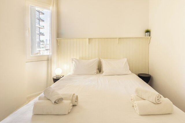 シック 3 ベッドルーム アパートメント オン ザ ビーチ バイ シー アンド レント