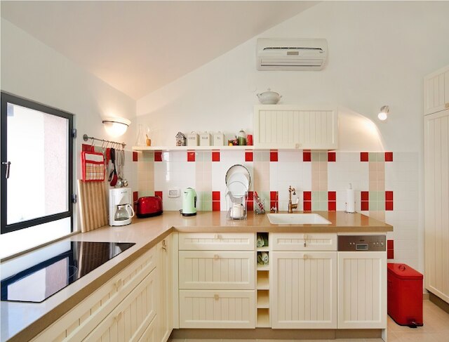 チャーミング サニー ヘイブン ウィズ バルコニー バイ シー エヌ レント