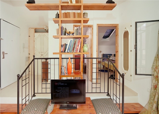 チャーミング サニー ヘイブン ウィズ バルコニー バイ シー エヌ レント