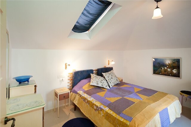 チャーミング サニー ヘイブン ウィズ バルコニー バイ シー エヌ レント