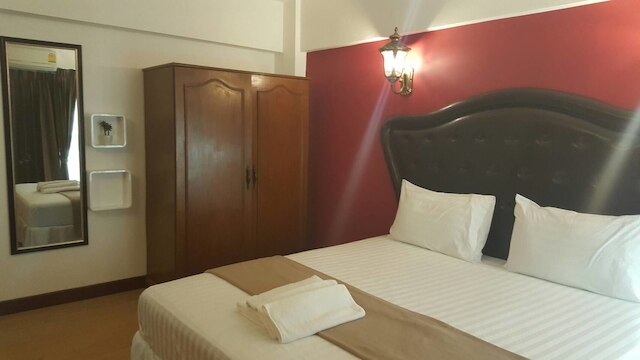 スディヨッド アパートメント