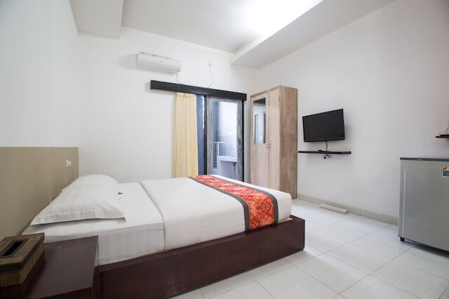 アディカラ レノン