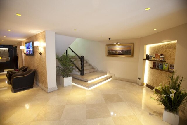 グランド ラレリ ホテル