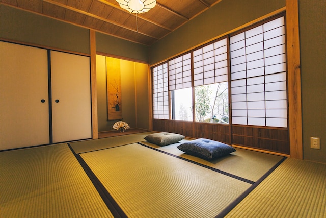 ホステル小春日和