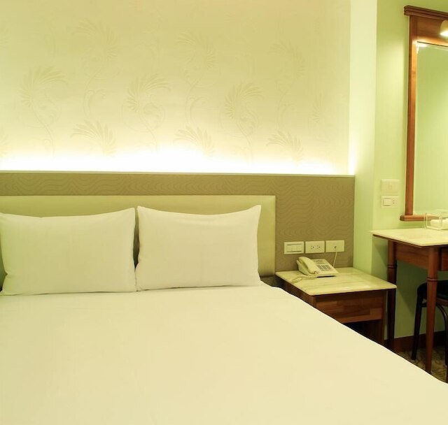 プーイス ビジネス ホテル (普邑斯商務旅館)