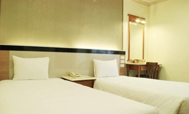 プーイス ビジネス ホテル (普邑斯商務旅館)