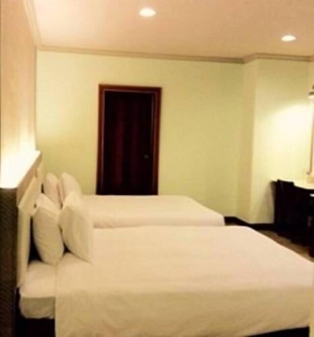 プーイス ビジネス ホテル (普邑斯商務旅館)