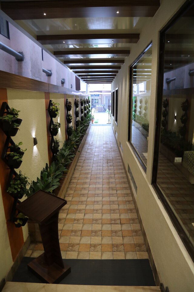 ドクター ラジクマール インターナショナル ホテル