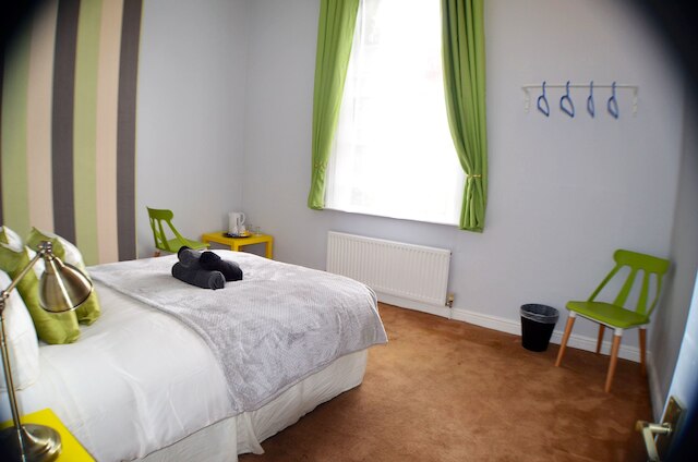 クイーンズ ゲストハウス マンチェスター