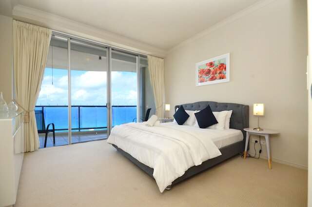 シェブロン ルネッサンス - HR サーファーズ パラダイス